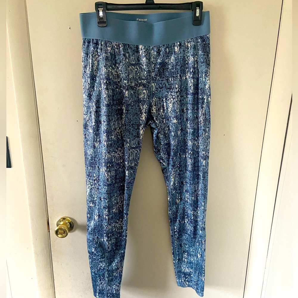 Workout size Large leggings☀️🌴3/25.00